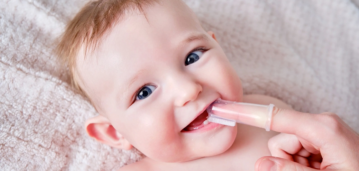 child with teething device